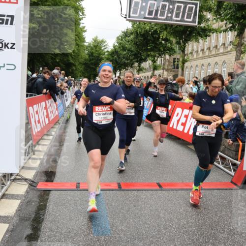 14.06.2026 - REWE Women's Run Strokosch-Dieckow http://msf.ph/oto/9780690 14.06.2026 09:58:36 Ziel 10033, 10034, 10092, 10133, 10134, 10341, 10344, 10492, 10590, 10636, 10659, 10661, 10811, 10895, 10934, 10937, 11046, 11155, 11307, 11309, 11332, 11343, 11386, 11477, 11533 meine-sportfotos.de