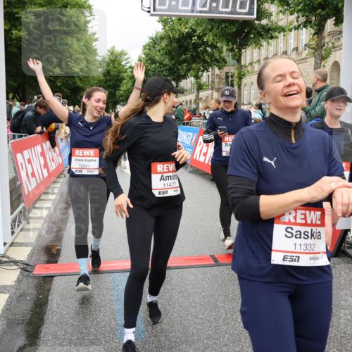 14.06.2026 - REWE Women's Run Strokosch-Dieckow http://msf.ph/oto/9780763 14.06.2026 09:58:37 Ziel 10033, 10034, 10092, 10133, 10134, 10341, 10344, 10492, 10590, 10659, 10661, 10811, 10895, 10934, 10937, 11046, 11155, 11307, 11309, 11332, 11343, 11386, 11477, 11533 meine-sportfotos.de