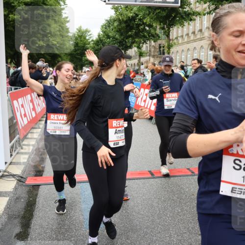 14.06.2026 - REWE Women's Run Strokosch-Dieckow http://msf.ph/oto/9780797 14.06.2026 09:58:37 Ziel 10033, 10034, 10092, 10133, 10134, 10341, 10344, 10492, 10590, 10659, 10661, 10811, 10895, 10934, 10937, 11046, 11155, 11307, 11309, 11332, 11343, 11386, 11477, 11533 meine-sportfotos.de