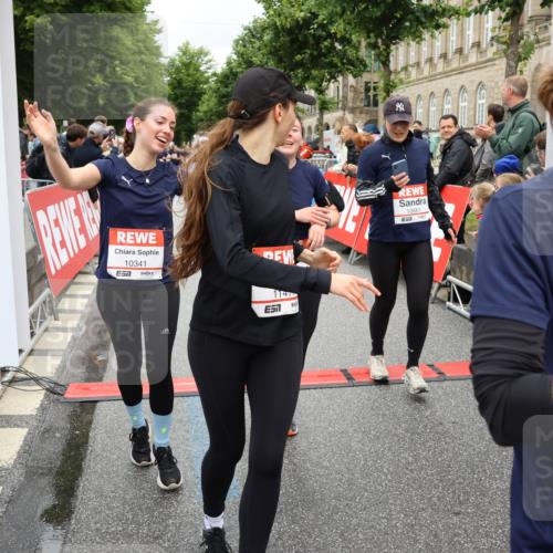14.06.2026 - REWE Women's Run Strokosch-Dieckow http://msf.ph/oto/9780817 14.06.2026 09:58:37 Ziel 10033, 10034, 10092, 10133, 10134, 10341, 10344, 10492, 10590, 10659, 10661, 10811, 10895, 10934, 10937, 11046, 11155, 11307, 11309, 11332, 11343, 11386, 11477, 11533 meine-sportfotos.de
