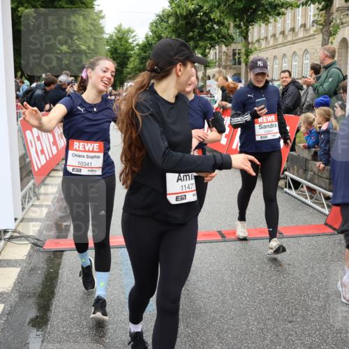 14.06.2026 - REWE Women's Run Strokosch-Dieckow http://msf.ph/oto/9780826 14.06.2026 09:58:37 Ziel 10033, 10034, 10092, 10133, 10134, 10341, 10344, 10492, 10590, 10659, 10661, 10811, 10895, 10934, 10937, 11046, 11155, 11307, 11309, 11332, 11343, 11386, 11477, 11533 meine-sportfotos.de