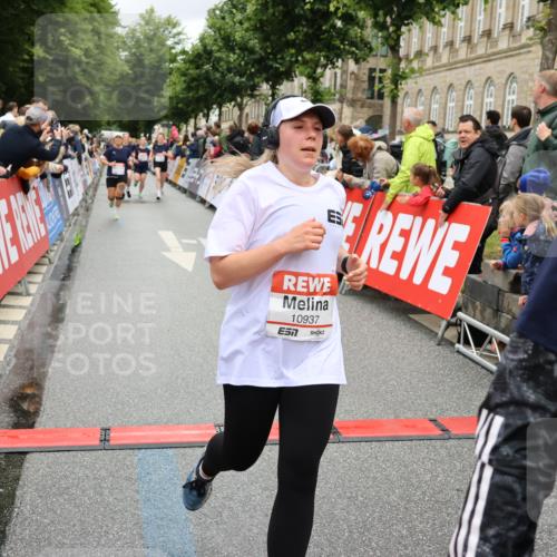 14.06.2026 - REWE Women's Run Strokosch-Dieckow http://msf.ph/oto/9780865 14.06.2026 09:58:40 Ziel 10033, 10034, 10092, 10341, 10344, 10590, 10659, 10661, 10811, 10934, 10937, 11155, 11332, 11343, 11386, 11411, 11477, 11533 meine-sportfotos.de
