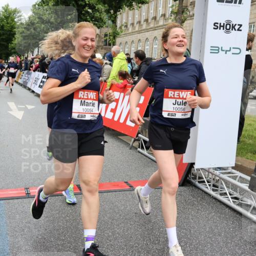 14.06.2026 - REWE Women's Run Strokosch-Dieckow http://msf.ph/oto/9780928 14.06.2026 09:58:46 Ziel 10054, 10056, 10427, 10680, 10937, 11411 meine-sportfotos.de