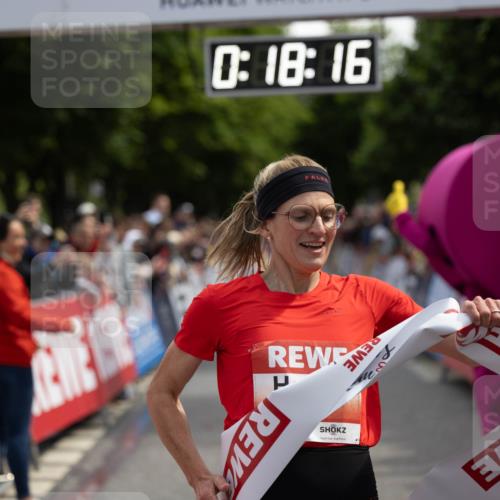 14.06.2026 - REWE Women's Run Michael Strokosch http://msf.ph/oto/9780936 14.06.2026 10:48:49 Laufen 7, 030, 0, 18, 16 meine-sportfotos.de