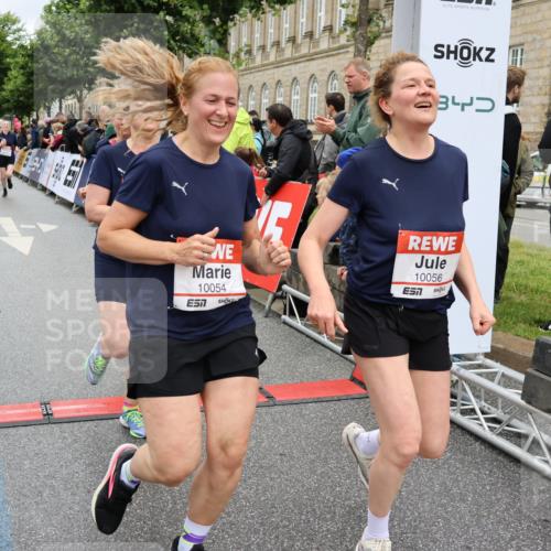 14.06.2026 - REWE Women's Run Strokosch-Dieckow http://msf.ph/oto/9780948 14.06.2026 09:58:46 Ziel 10054, 10056, 10427, 10680, 10937, 11411 meine-sportfotos.de