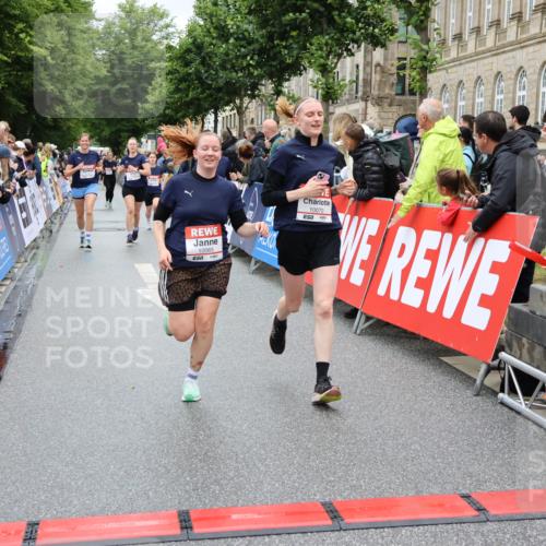 14.06.2026 - REWE Women's Run Strokosch-Dieckow http://msf.ph/oto/9780970 14.06.2026 09:58:50 Ziel 10054, 10056, 10065, 10070, 10292, 10410, 10427, 10680, 10784, 11411 meine-sportfotos.de