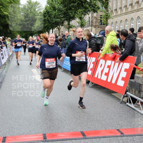 14.06.2026 - REWE Women's Run Strokosch-Dieckow http://msf.ph/oto/9780981 14.06.2026 09:58:50 Ziel 10054, 10056, 10065, 10070, 10292, 10410, 10427, 10680, 10784, 11411 meine-sportfotos.de