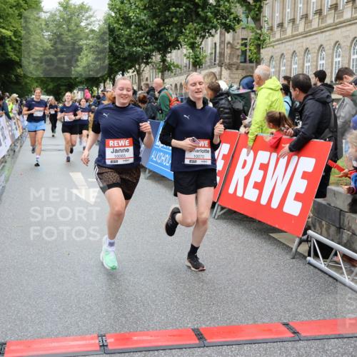 14.06.2026 - REWE Women's Run Strokosch-Dieckow http://msf.ph/oto/9780992 14.06.2026 09:58:50 Ziel 10054, 10056, 10065, 10070, 10292, 10410, 10427, 10680, 10784, 11411 meine-sportfotos.de