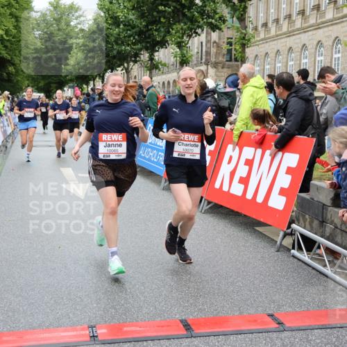 14.06.2026 - REWE Women's Run Strokosch-Dieckow http://msf.ph/oto/9781004 14.06.2026 09:58:50 Ziel 10054, 10056, 10065, 10070, 10292, 10410, 10427, 10680, 10784, 11411 meine-sportfotos.de