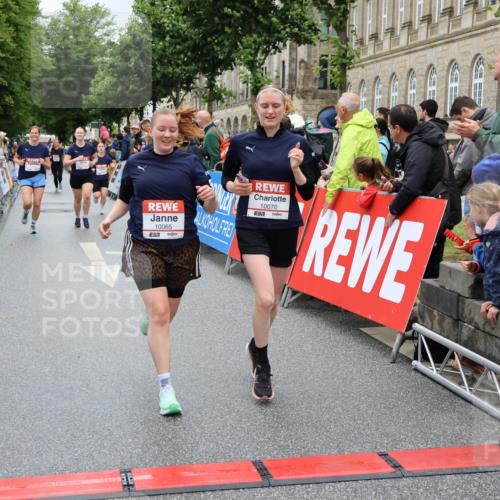 14.06.2026 - REWE Women's Run Strokosch-Dieckow http://msf.ph/oto/9781015 14.06.2026 09:58:50 Ziel 10054, 10056, 10065, 10070, 10292, 10410, 10427, 10680, 10784, 11411 meine-sportfotos.de