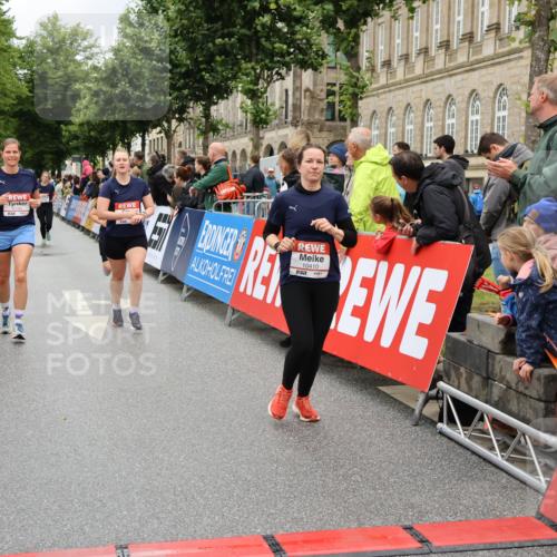 14.06.2026 - REWE Women's Run Strokosch-Dieckow http://msf.ph/oto/9781036 14.06.2026 09:58:52 Ziel 10054, 10056, 10065, 10070, 10292, 10410, 10427, 10680, 10784, 11411, 11427 meine-sportfotos.de