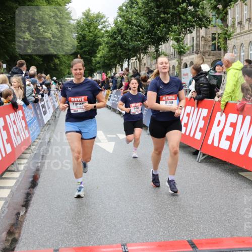 14.06.2026 - REWE Women's Run Strokosch-Dieckow http://msf.ph/oto/9781082 14.06.2026 09:58:54 Ziel 10065, 10070, 10292, 10410, 10427, 10680, 10784, 11427 meine-sportfotos.de