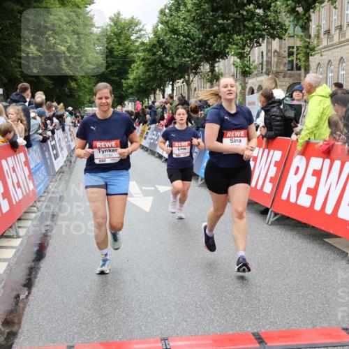 14.06.2026 - REWE Women's Run Strokosch-Dieckow http://msf.ph/oto/9781093 14.06.2026 09:58:54 Ziel 10065, 10070, 10292, 10410, 10427, 10680, 10784, 11427 meine-sportfotos.de