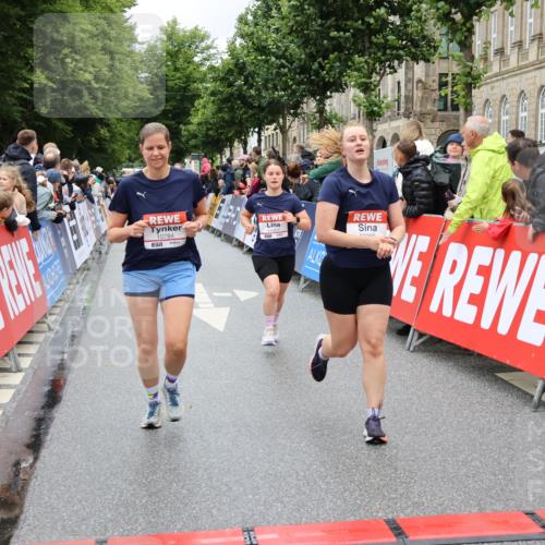 14.06.2026 - REWE Women's Run Strokosch-Dieckow http://msf.ph/oto/9781105 14.06.2026 09:58:54 Ziel 10065, 10070, 10292, 10410, 10427, 10680, 10784, 11427 meine-sportfotos.de