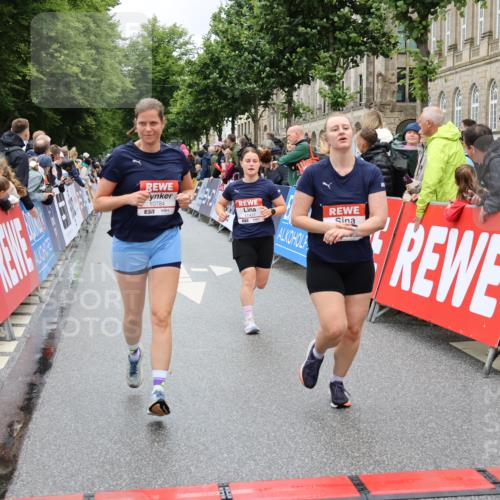 14.06.2026 - REWE Women's Run Strokosch-Dieckow http://msf.ph/oto/9781126 14.06.2026 09:58:54 Ziel 10065, 10070, 10292, 10410, 10427, 10680, 10784, 11427 meine-sportfotos.de