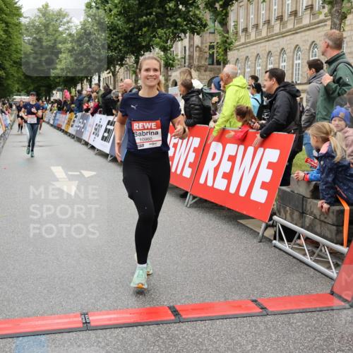 14.06.2026 - REWE Women's Run Strokosch-Dieckow http://msf.ph/oto/9781149 14.06.2026 09:58:59 Ziel 10065, 10070, 10292, 10410, 10784, 10879, 10960, 11427 meine-sportfotos.de