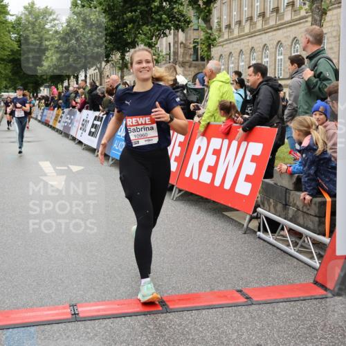 14.06.2026 - REWE Women's Run Strokosch-Dieckow http://msf.ph/oto/9781173 14.06.2026 09:58:59 Ziel 10065, 10070, 10292, 10410, 10784, 10879, 10960, 11427 meine-sportfotos.de