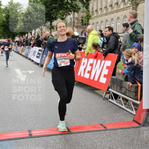 14.06.2026 - REWE Women's Run Strokosch-Dieckow http://msf.ph/oto/9781185 14.06.2026 09:58:59 Ziel 10065, 10070, 10292, 10410, 10784, 10879, 10960, 11427 meine-sportfotos.de