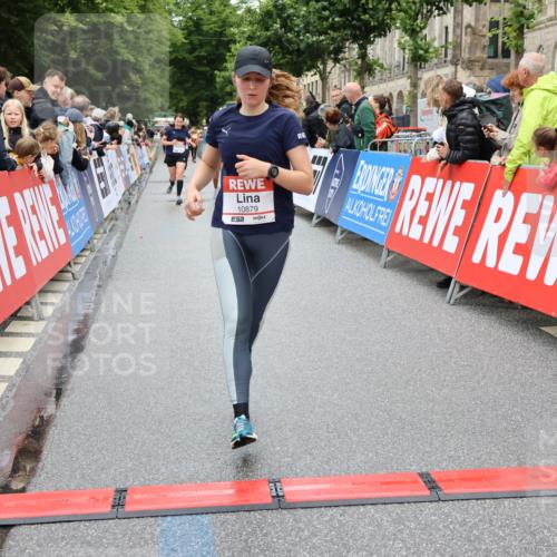14.06.2026 - REWE Women's Run Strokosch-Dieckow http://msf.ph/oto/9781211 14.06.2026 09:59:03 Ziel 10172, 10879, 10960, 11427 meine-sportfotos.de