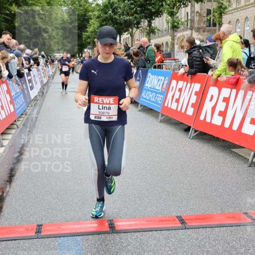 14.06.2026 - REWE Women's Run Strokosch-Dieckow http://msf.ph/oto/9781243 14.06.2026 09:59:03 Ziel 10172, 10879, 10960, 11427 meine-sportfotos.de