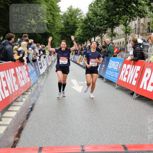 14.06.2026 - REWE Women's Run Strokosch-Dieckow http://msf.ph/oto/9781286 14.06.2026 09:59:07 Ziel 10172, 10879, 10960, 11341 meine-sportfotos.de