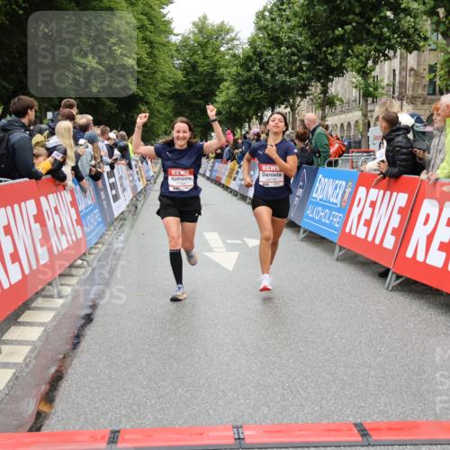 14.06.2026 - REWE Women's Run Strokosch-Dieckow http://msf.ph/oto/9781305 14.06.2026 09:59:07 Ziel 10172, 10879, 10960, 11341 meine-sportfotos.de