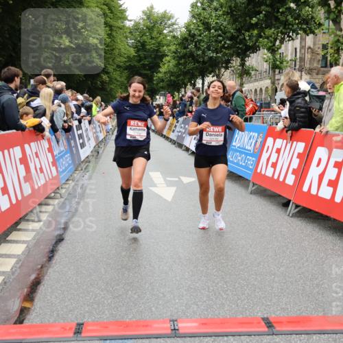 14.06.2026 - REWE Women's Run Strokosch-Dieckow http://msf.ph/oto/9781347 14.06.2026 09:59:07 Ziel 10172, 10879, 10960, 11341 meine-sportfotos.de