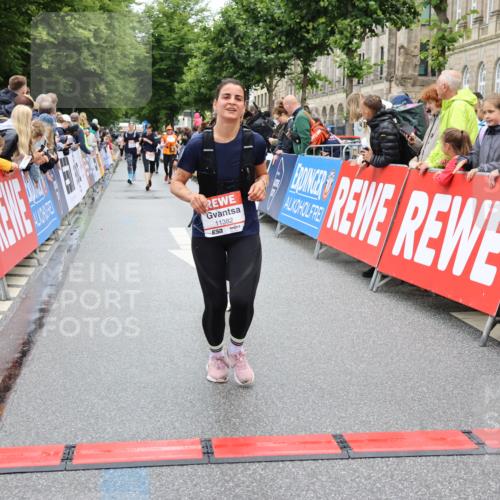 14.06.2026 - REWE Women's Run Strokosch-Dieckow http://msf.ph/oto/9781447 14.06.2026 09:59:12 Ziel 10172, 10979, 11341, 11382 meine-sportfotos.de