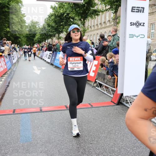 14.06.2026 - REWE Women's Run Strokosch-Dieckow http://msf.ph/oto/9781469 14.06.2026 09:59:14 Ziel 10172, 10979, 11341, 11382 meine-sportfotos.de