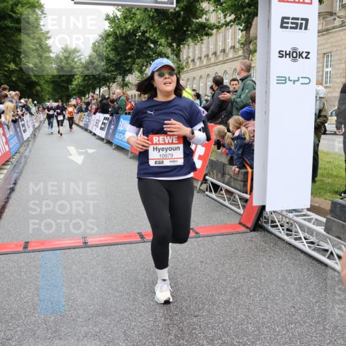 14.06.2026 - REWE Women's Run Strokosch-Dieckow http://msf.ph/oto/9781480 14.06.2026 09:59:14 Ziel 10172, 10979, 11341, 11382 meine-sportfotos.de