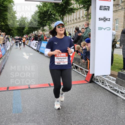 14.06.2026 - REWE Women's Run Strokosch-Dieckow http://msf.ph/oto/9781493 14.06.2026 09:59:14 Ziel 10172, 10979, 11341, 11382 meine-sportfotos.de