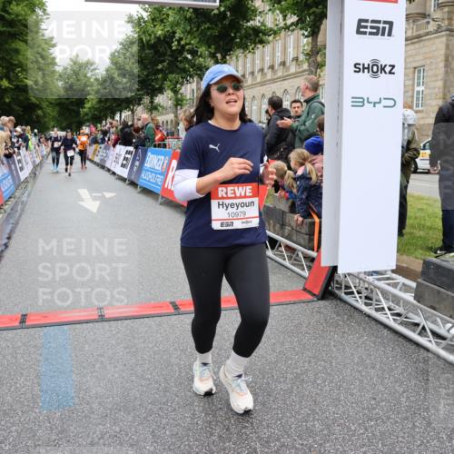 14.06.2026 - REWE Women's Run Strokosch-Dieckow http://msf.ph/oto/9781503 14.06.2026 09:59:14 Ziel 10172, 10979, 11341, 11382 meine-sportfotos.de