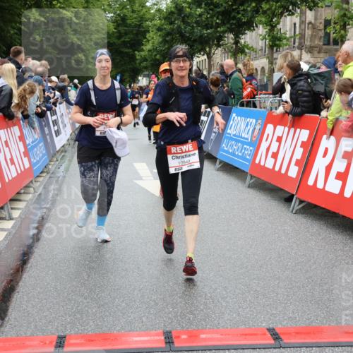 14.06.2026 - REWE Women's Run Strokosch-Dieckow http://msf.ph/oto/9781546 14.06.2026 09:59:19 Ziel 10153, 10940, 10979, 11198, 11199, 11382 meine-sportfotos.de