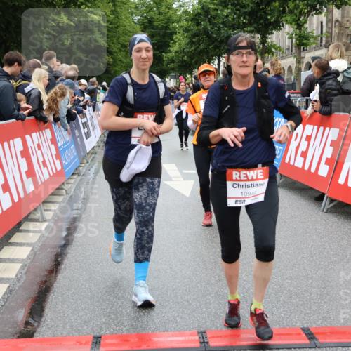 14.06.2026 - REWE Women's Run Strokosch-Dieckow http://msf.ph/oto/9781566 14.06.2026 09:59:20 Ziel 10153, 10940, 10978, 10979, 11198, 11199, 11382 meine-sportfotos.de