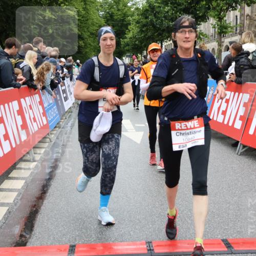 14.06.2026 - REWE Women's Run Strokosch-Dieckow http://msf.ph/oto/9781577 14.06.2026 09:59:20 Ziel 10153, 10940, 10978, 10979, 11198, 11199, 11382 meine-sportfotos.de