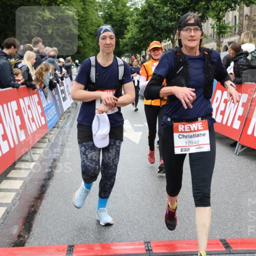 14.06.2026 - REWE Women's Run Strokosch-Dieckow http://msf.ph/oto/9781587 14.06.2026 09:59:20 Ziel 10153, 10940, 10978, 10979, 11198, 11199, 11382 meine-sportfotos.de