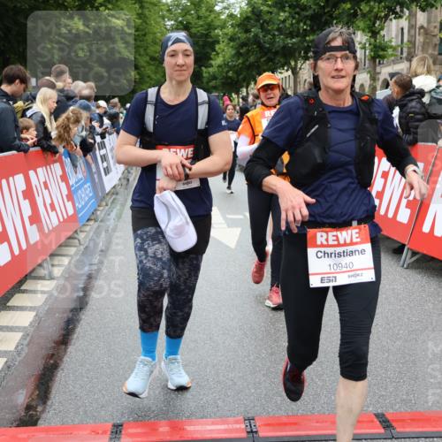 14.06.2026 - REWE Women's Run Strokosch-Dieckow http://msf.ph/oto/9781599 14.06.2026 09:59:20 Ziel 10153, 10940, 10978, 10979, 11198, 11199, 11382 meine-sportfotos.de