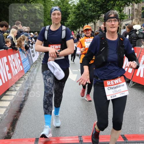 14.06.2026 - REWE Women's Run Strokosch-Dieckow http://msf.ph/oto/9781609 14.06.2026 09:59:20 Ziel 10153, 10940, 10978, 10979, 11198, 11199, 11382 meine-sportfotos.de