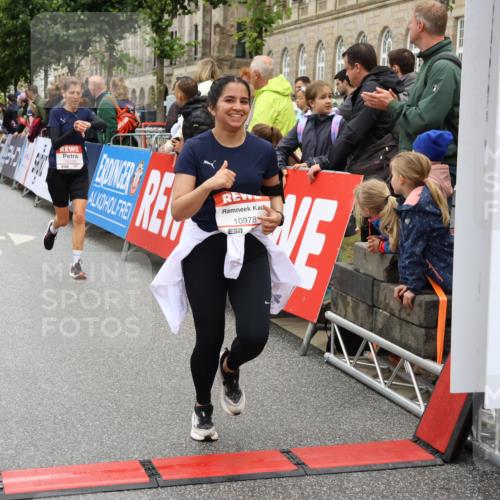 14.06.2026 - REWE Women's Run Strokosch-Dieckow http://msf.ph/oto/9781658 14.06.2026 09:59:24 Ziel 10153, 10160, 10339, 10940, 10978, 11198, 11199 meine-sportfotos.de