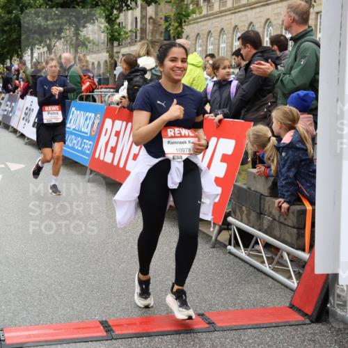 14.06.2026 - REWE Women's Run Strokosch-Dieckow http://msf.ph/oto/9781666 14.06.2026 09:59:24 Ziel 10153, 10160, 10339, 10940, 10978, 11198, 11199 meine-sportfotos.de