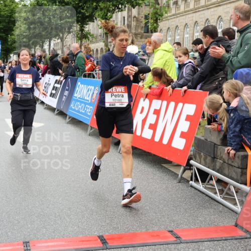 14.06.2026 - REWE Women's Run Strokosch-Dieckow http://msf.ph/oto/9781677 14.06.2026 09:59:25 Ziel 10153, 10160, 10339, 10940, 10978, 11067, 11198, 11199 meine-sportfotos.de
