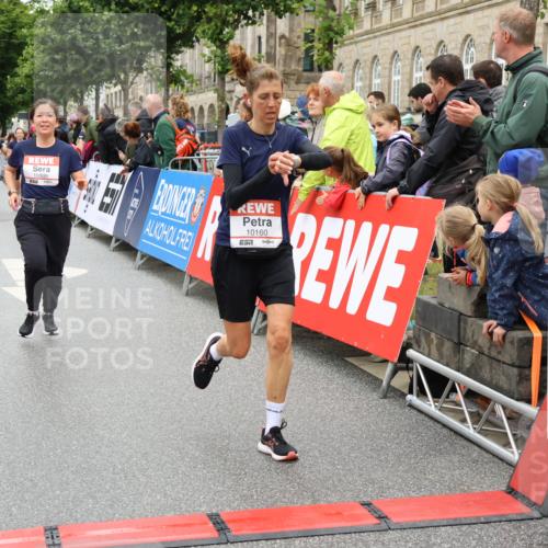 14.06.2026 - REWE Women's Run Strokosch-Dieckow http://msf.ph/oto/9781687 14.06.2026 09:59:26 Ziel 10153, 10160, 10339, 10940, 10978, 11067, 11198, 11199 meine-sportfotos.de