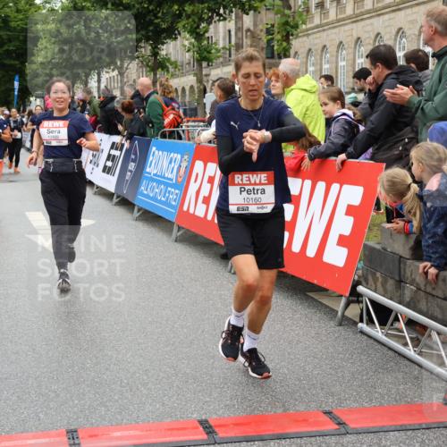14.06.2026 - REWE Women's Run Strokosch-Dieckow http://msf.ph/oto/9781709 14.06.2026 09:59:26 Ziel 10153, 10160, 10339, 10940, 10978, 11067, 11198, 11199 meine-sportfotos.de