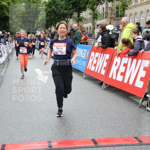 14.06.2026 - REWE Women's Run Strokosch-Dieckow http://msf.ph/oto/9781737 14.06.2026 09:59:26 Ziel 10153, 10160, 10339, 10940, 10978, 11067, 11198, 11199 meine-sportfotos.de