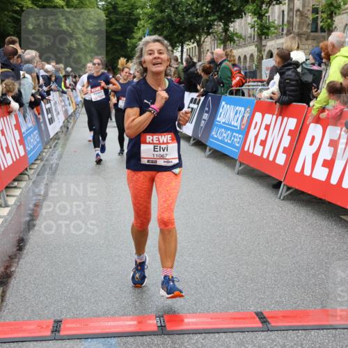14.06.2026 - REWE Women's Run Strokosch-Dieckow http://msf.ph/oto/9781781 14.06.2026 09:59:29 Ziel 10160, 10339, 10349, 10558, 10801, 10854, 10978, 10982, 11067, 11163, 11198, 11199, 11501 meine-sportfotos.de