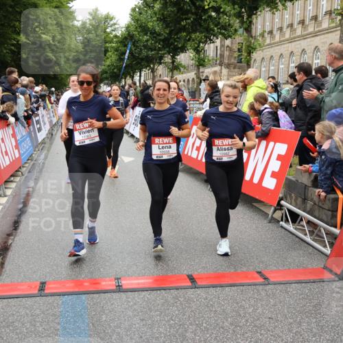 14.06.2026 - REWE Women's Run Strokosch-Dieckow http://msf.ph/oto/9781825 14.06.2026 09:59:31 Ziel 10160, 10339, 10349, 10450, 10558, 10801, 10854, 10978, 10982, 11067, 11163, 11501 meine-sportfotos.de