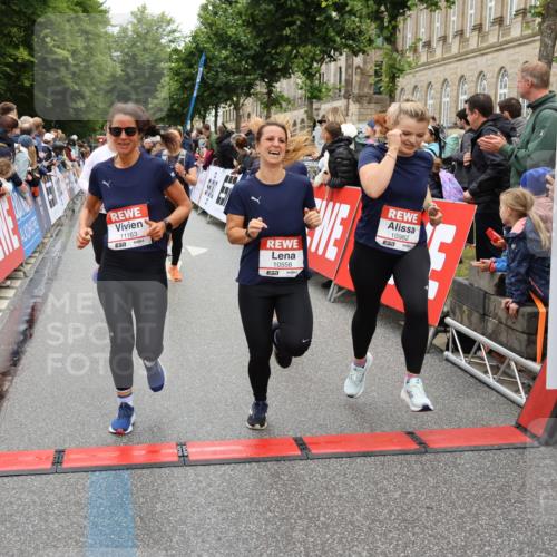 14.06.2026 - REWE Women's Run Strokosch-Dieckow http://msf.ph/oto/9781858 14.06.2026 09:59:31 Ziel 10160, 10339, 10349, 10450, 10558, 10801, 10854, 10978, 10982, 11067, 11163, 11501 meine-sportfotos.de