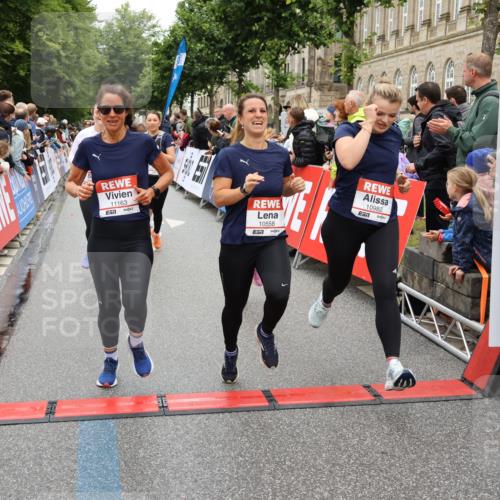 14.06.2026 - REWE Women's Run Strokosch-Dieckow http://msf.ph/oto/9781871 14.06.2026 09:59:31 Ziel 10160, 10339, 10349, 10450, 10558, 10801, 10854, 10978, 10982, 11067, 11163, 11501 meine-sportfotos.de