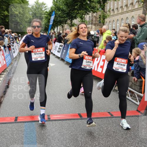 14.06.2026 - REWE Women's Run Strokosch-Dieckow http://msf.ph/oto/9781891 14.06.2026 09:59:31 Ziel 10160, 10339, 10349, 10450, 10558, 10801, 10854, 10978, 10982, 11067, 11163, 11501 meine-sportfotos.de