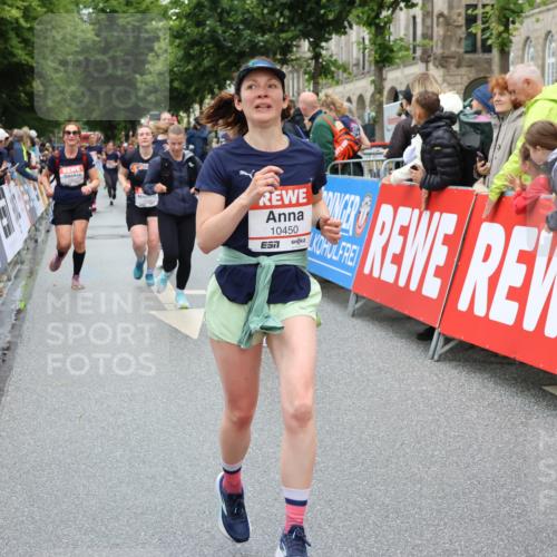 14.06.2026 - REWE Women's Run Strokosch-Dieckow http://msf.ph/oto/9781914 14.06.2026 09:59:35 Ziel 10088, 10279, 10349, 10450, 10558, 10721, 10801, 10854, 10858, 10982, 11005, 11067, 11163, 11275, 11501 meine-sportfotos.de